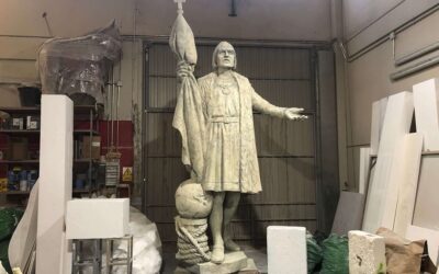 Estatua de porexpan de Cristóbal Colón