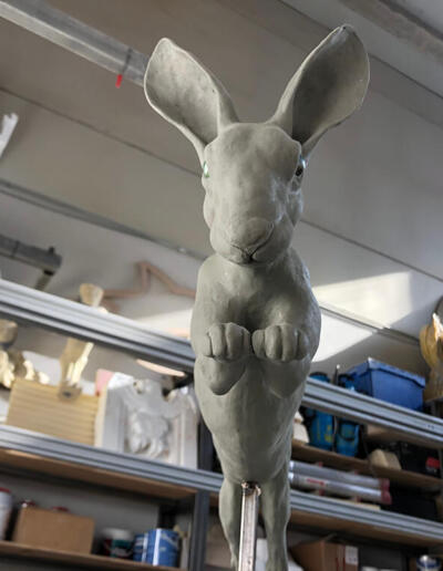 Escultura hiperrealista de animales conejo 1