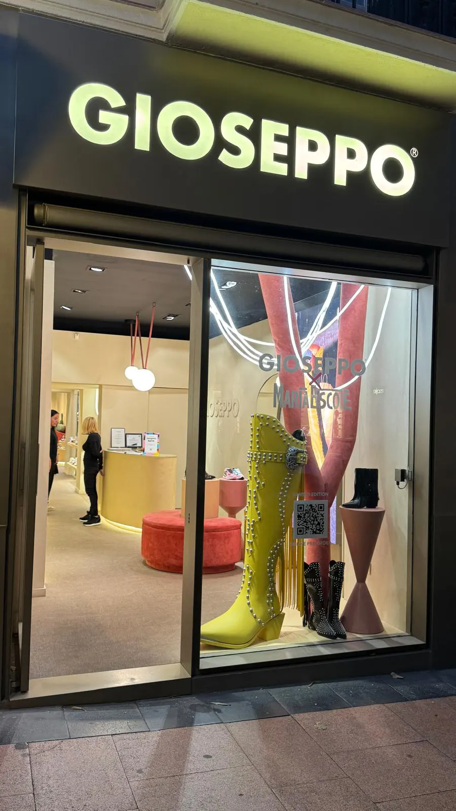 Decoración de escaparates Gioseppo Decoración de escaparates Gioseppo